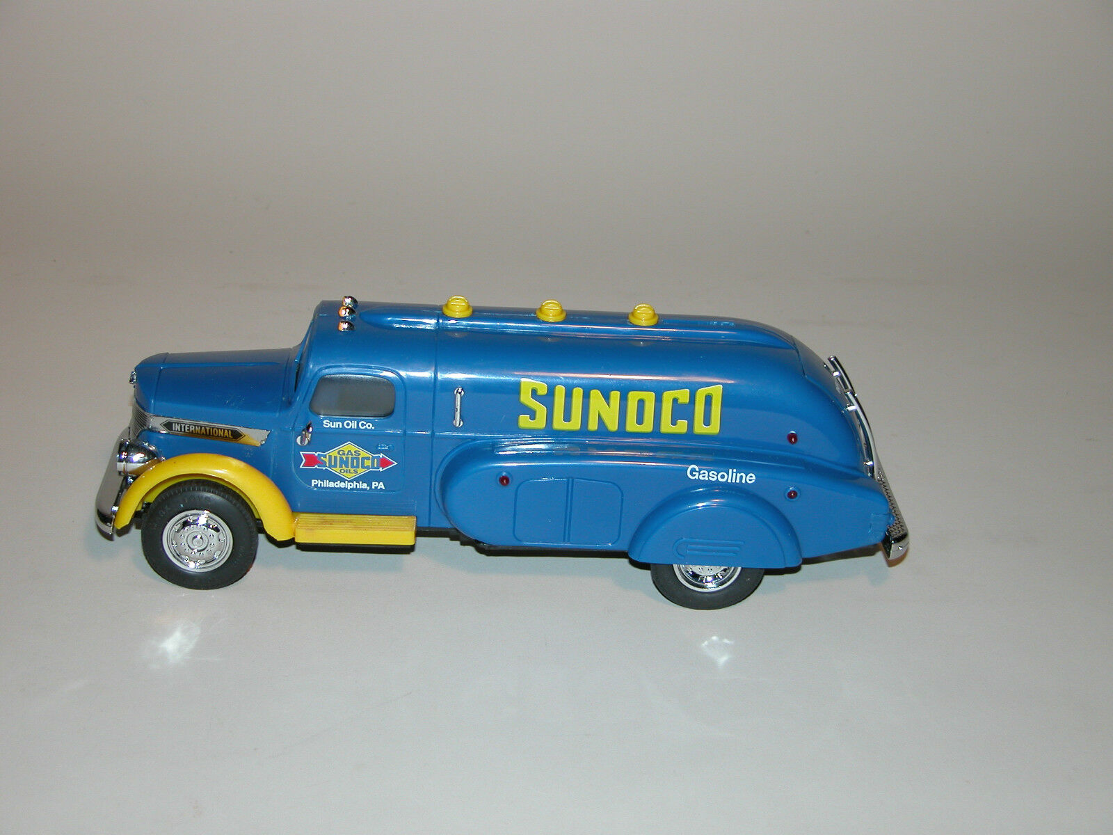 Sunoco 1994 Truck Bank Collectors Series # 2 1941 International Air Flow Mib