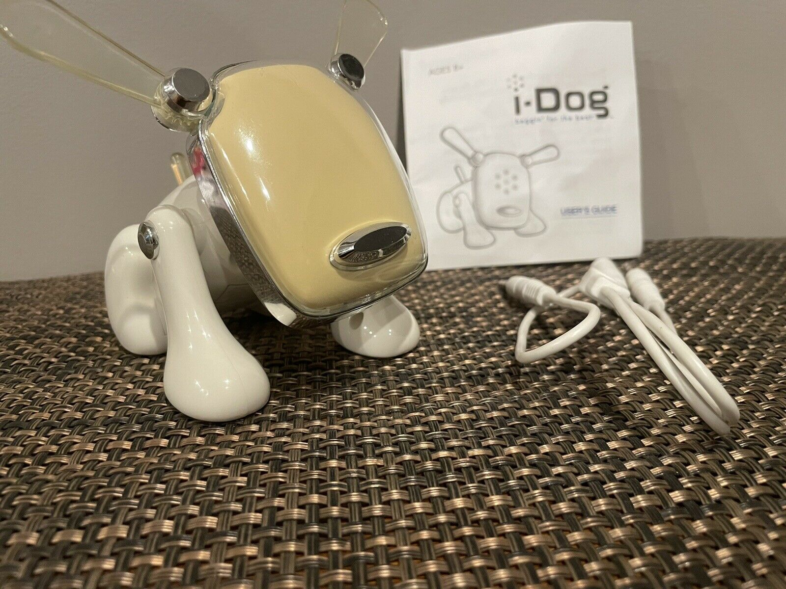 2005 Hasbro I Dog Beggin For The Beat. With Cord And Users Guide.