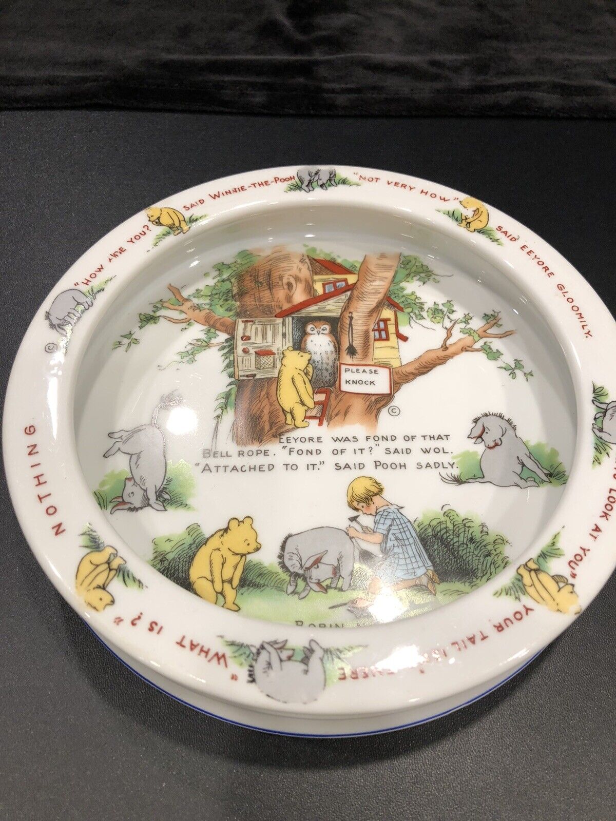 Stephen Slesinger Inc. Antique Classic Winnie The Pooh Child's Feeding Plate.