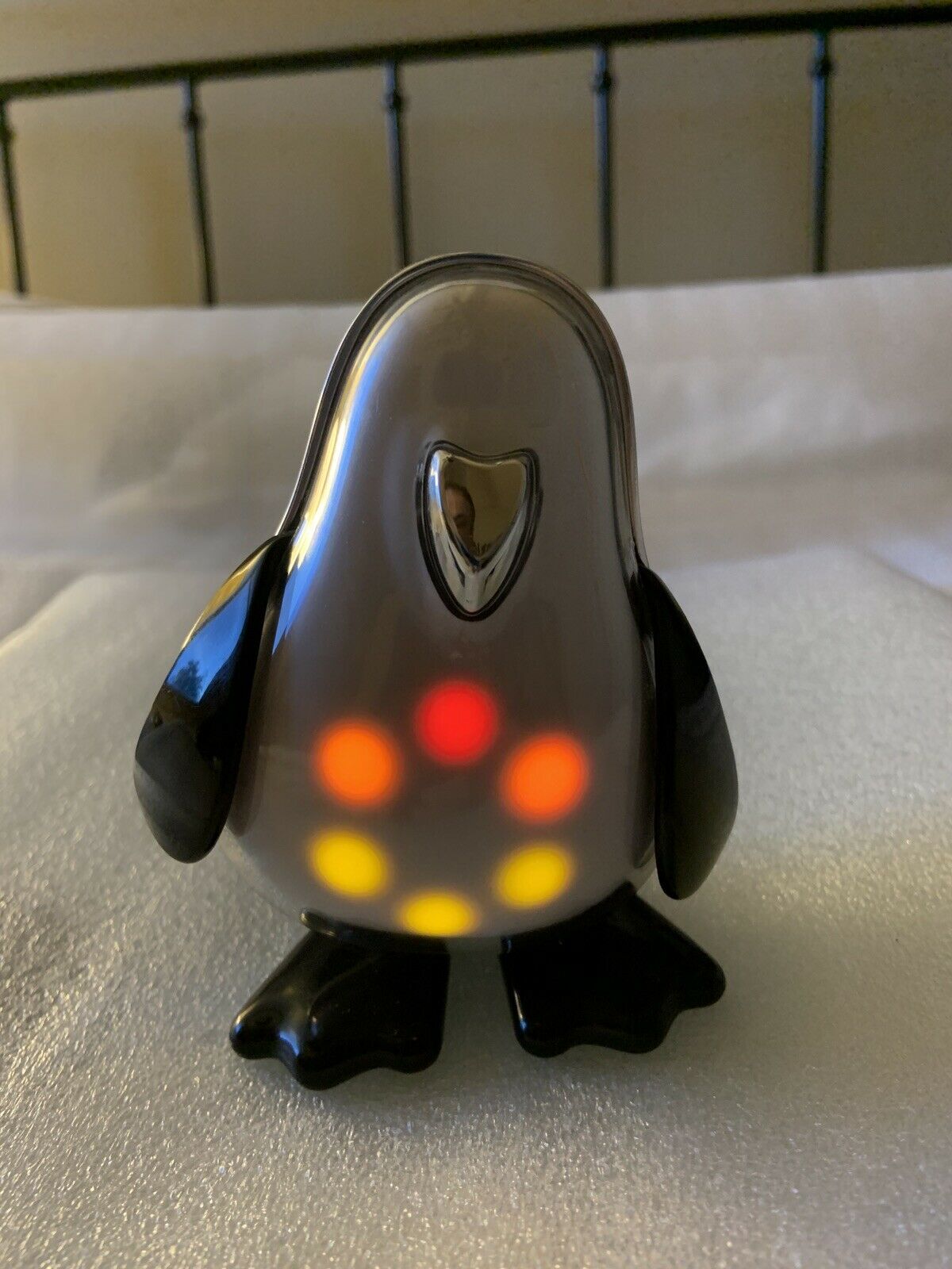 Hasbro I-cy Penguin Interactive Dancing Speaker For Mp3/ipod