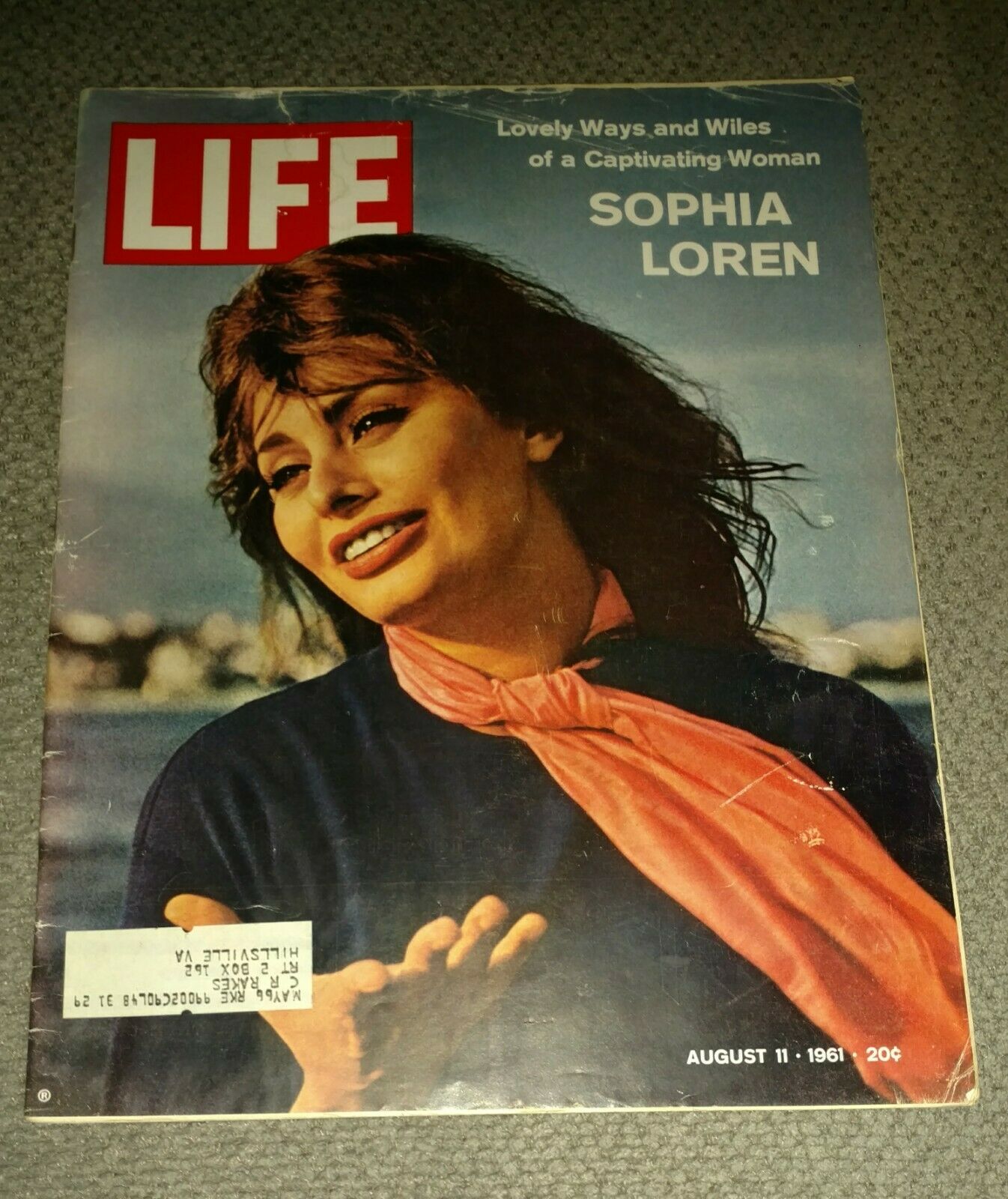 1961 Life Magazine With Cheesecake Sophia Loren On Cover W/cigarette Ads